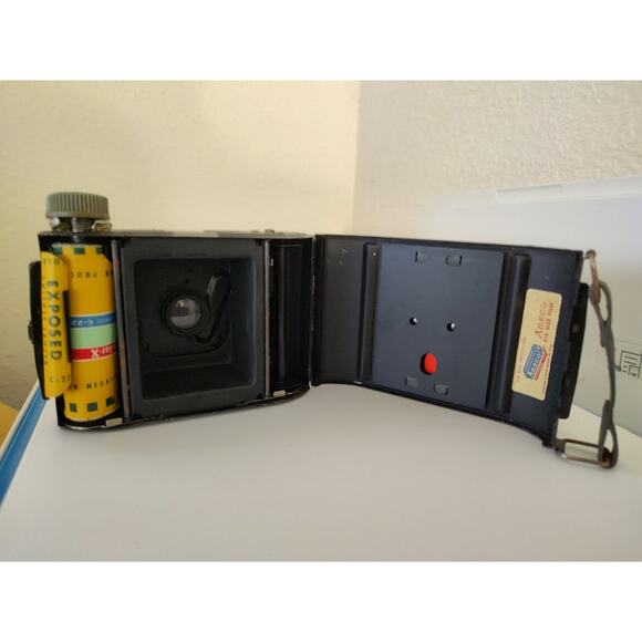 VINTAGE CAMERA LOT WITH RANDOM ACCESSORIES Both Cameras Have Film In - Picture 4 of 5